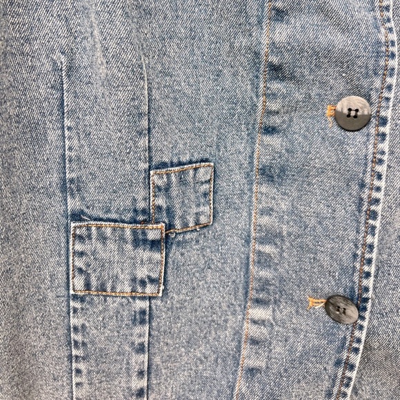 NWT Blue Denim Light Acid Wash Button-up Vest Cream Ruffle hem Eyelet Detail - Picture 11 of 13